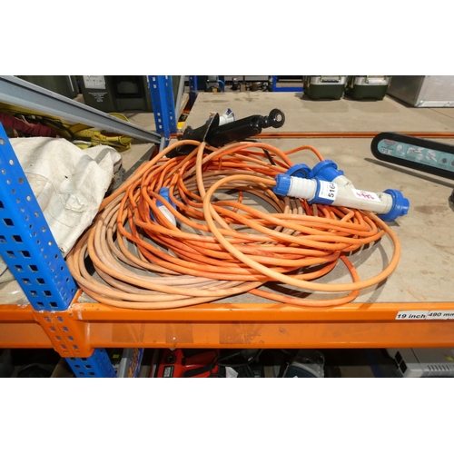 5164 - 2 x 240v extension leads and 1 x scissor jack