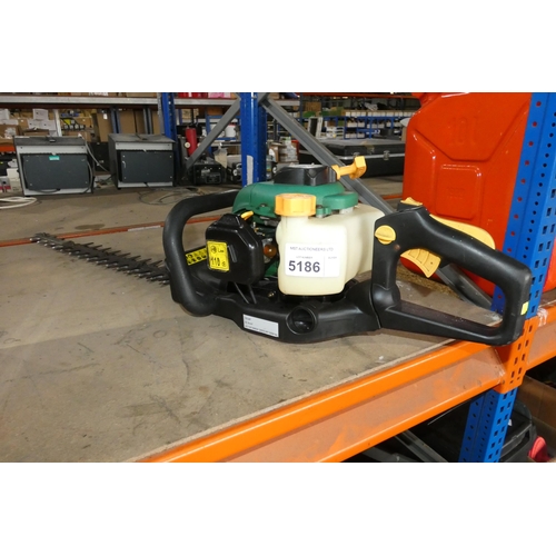 5186 - 1 x B & Q petrol engine hedge trimmer