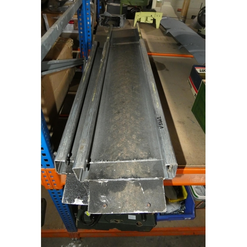 5187 - 2 x telescopic metal loading ramps