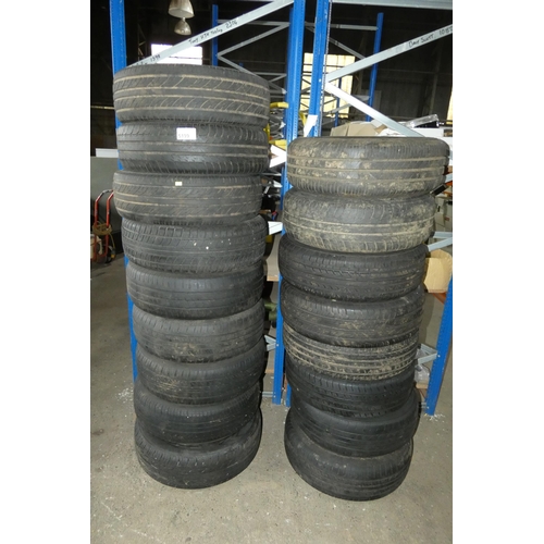 5199 - 17 x various tyres some of which are fitted to wheel rims (all believed to be fit a Ford Transit Con... 