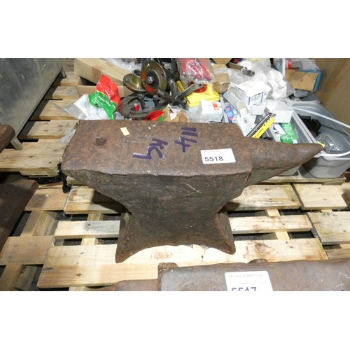 5518 - 1 x blacksmiths anvil - Anvil is marked 114kg