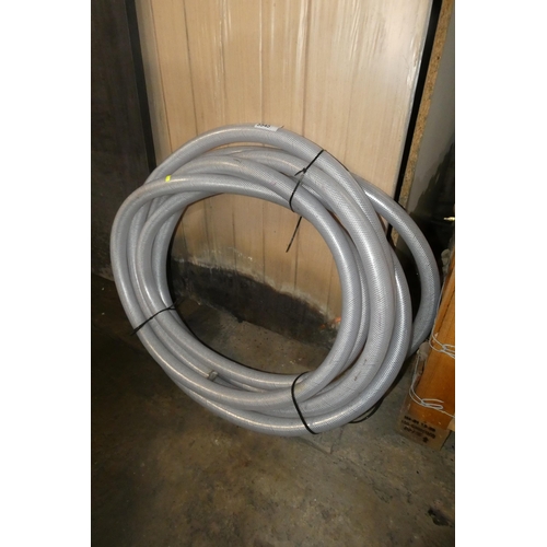 5545 - 1 x length of flexible pipe diameter approx 40mm