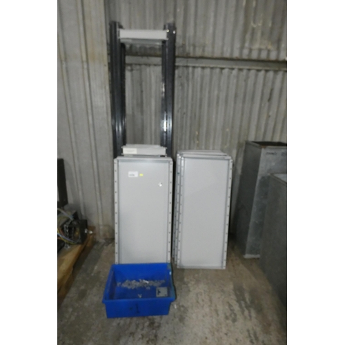 5558 - A quantity of grey metal boltless stores type racking comprising 5 x uprights each at approx 40cm x ... 