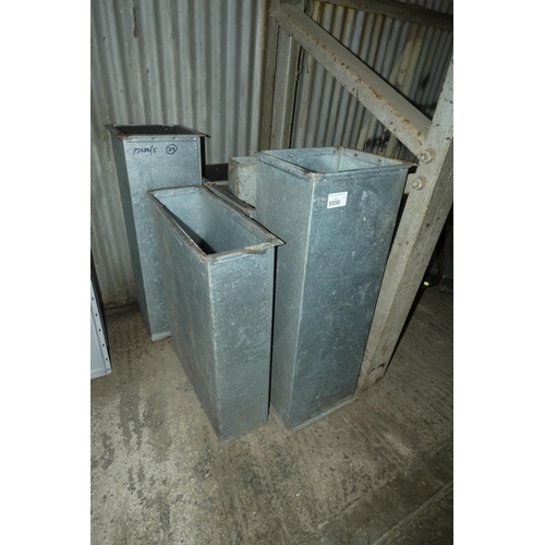 5559 - 6 x various sections of rectangular and square metal ducting