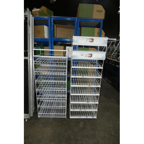 5637 - 2 x white metal retail type display racks