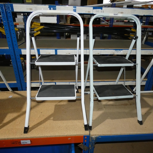 5647 - 2 x metal folding low steps (both two tread)