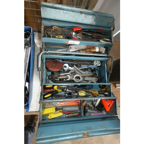 5092 - 1 x blue metal tool box containing a quantity of various hand tools