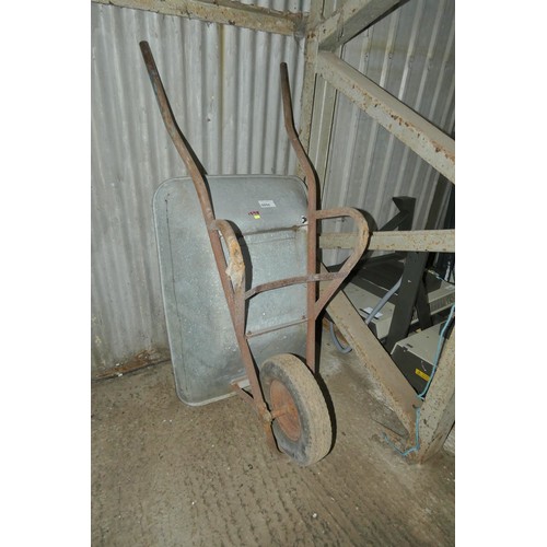 5555 - 1 x metal wheel barrow