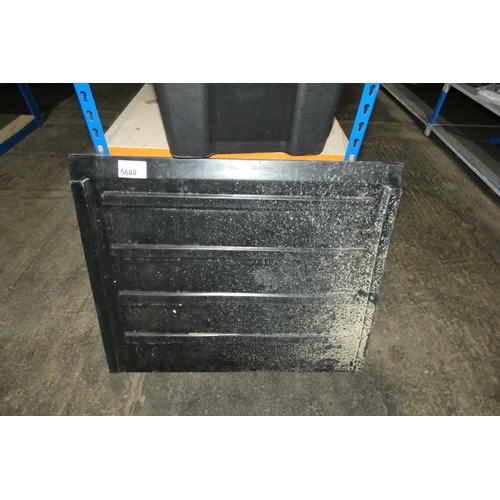 5680 - 1 x small black plastic ramp approx 80 x 66cm