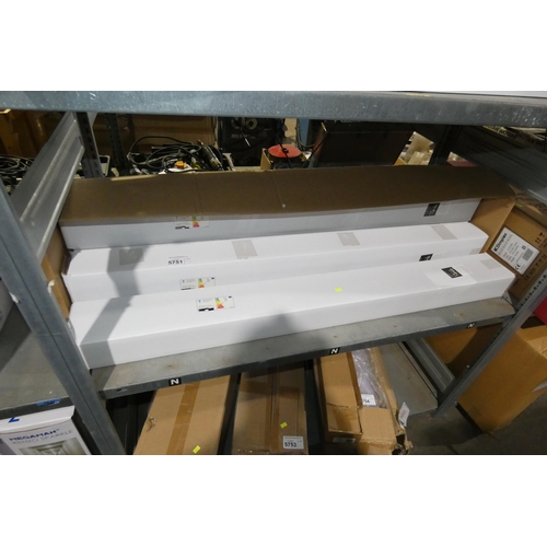 5751 - 4 x LAP 4ft LED twin batten lights