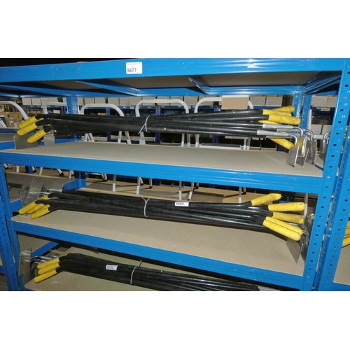 5669 - 20 x long handled hoe type tools. Contents of 2 shelves