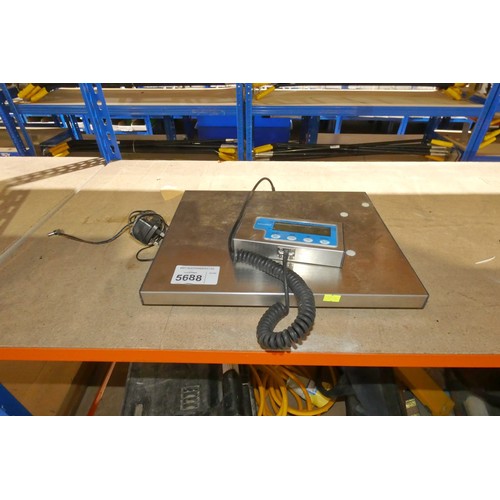 5688 - 1 x set of Brecknell digital display scales capacity approx 120kg