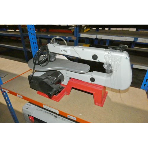 5706 - 1 x Workshop AW405FS bench top scroll saw 240v. Please note the tension slightly unwinds when saw is... 