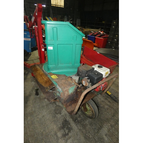 5815 - 1 x WIC small bale chopper type HLG-8867 powered by a pull start Honda petrol engine, stars and runs... 