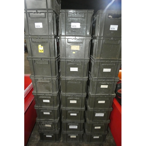 5835 - 8 x green plastic stacking boxes each approx 40 x 29 x 21cm high