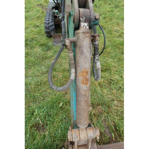 5852 - 1 x Kobelco sit on micro digger model SK007-3, hour meter reads 1270 hours, diesel engine, 0.75 ton,... 