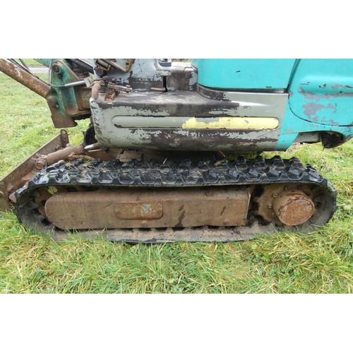 5852 - 1 x Kobelco sit on micro digger model SK007-3, hour meter reads 1270 hours, diesel engine, 0.75 ton,... 