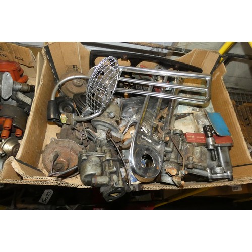 5023 - 1 x Reliant cylinder head, 1 x Land Rover series Diesel cylinder head, 2 x Austin A series cylinder ... 