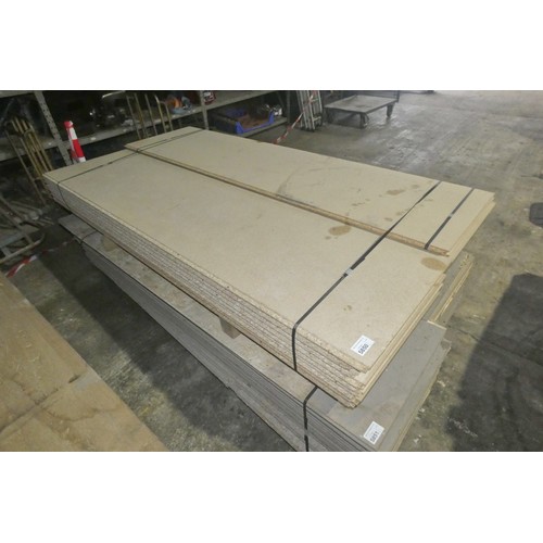 5850 - 19 x interlocking chipboard flooring sheets each approx 240 x 60cm (top stack)