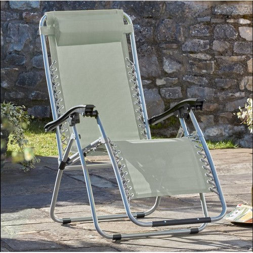 579 - 1 x Gross long reclining zero gravity chair RRP £58