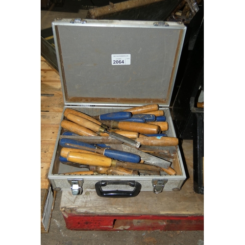 2064 - 1 x metal carry case containing a quantity of various chisels