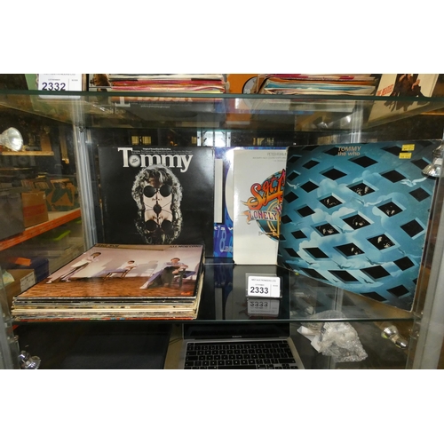 2333 - A quantity of various 33rpm vinyl records including The Beatles, Bob Dylan, Kinks, Rolling Stones, T... 