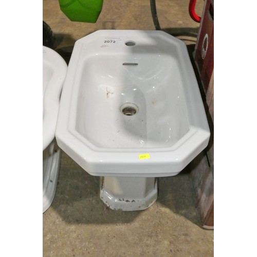 2072 - 1 x white ceramic bidet pan by Ideal Standard