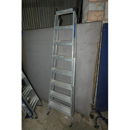 2093 - 1 x aluminium step ladder