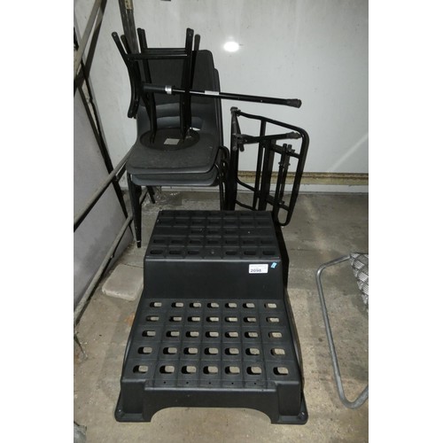 2098 - 1 x black plastic step