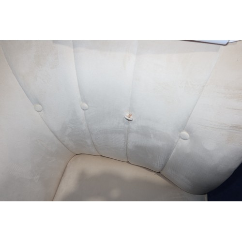 617 - A Scouley upholstered chaise longue RRP £589. Please note that this chaise lounge has two marks on t... 