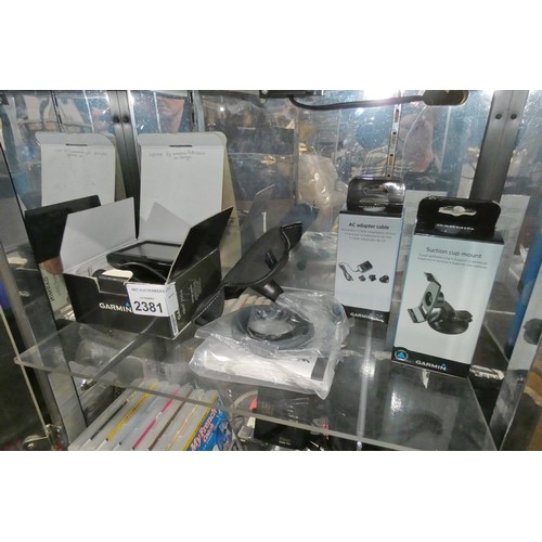 2381 - A Garmin sat nav type Nuvi 225w and accessories - trade