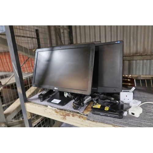 2404 - 2 x Lg 22 inch chrome monitors, the chrome system has been power washed and will not connect to the ... 