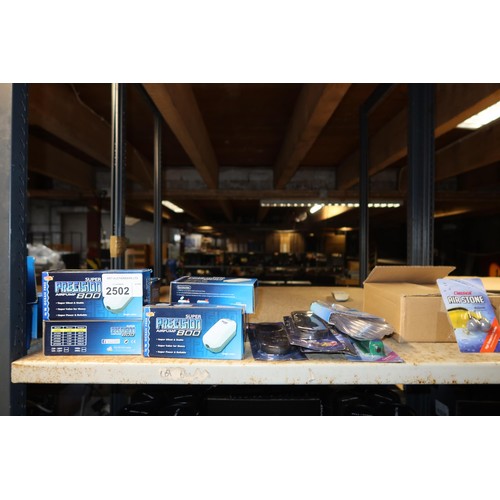 2502 - A quantity of various fish tank accessories including pumps, filter stones etc, contents 1 shelf - t... 