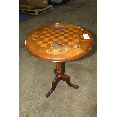 3380 - An Edwardian marquetry inlaid mahogany circular top pedestal chess table on a tripod base