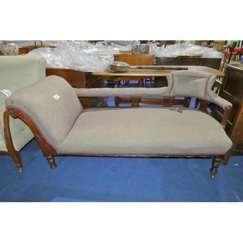 3391 - An Edwardian mahogany chaise lounge with plain gray upholstery