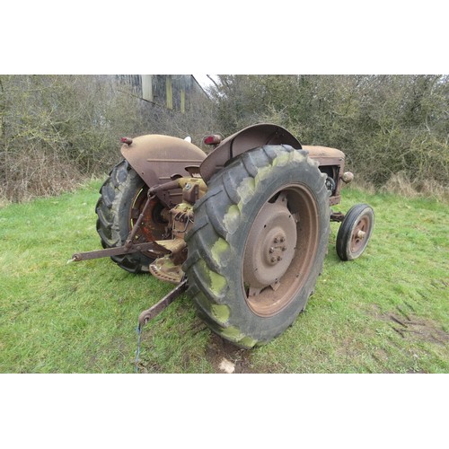 144 - Fordson Major, starts, runs and drives, please note it requires a bump starting, No V5 or registrati... 