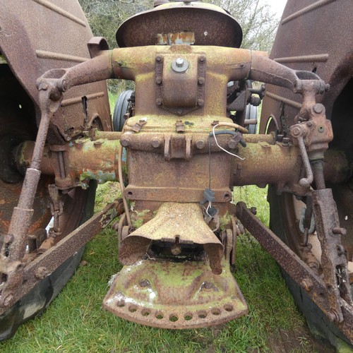 144 - Fordson Major, starts, runs and drives, please note it requires a bump starting, No V5 or registrati... 