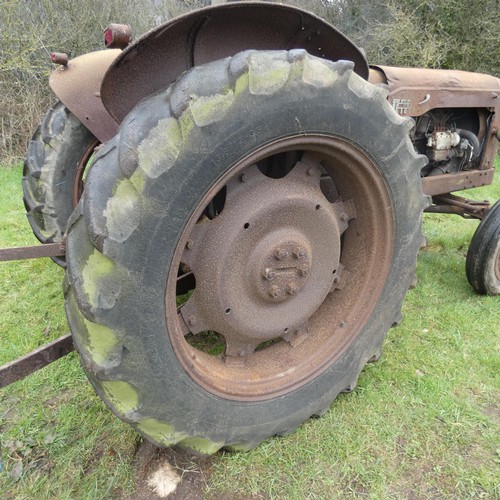 144 - Fordson Major, starts, runs and drives, please note it requires a bump starting, No V5 or registrati... 