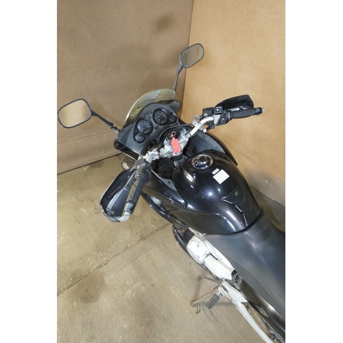 215 - Honda Varadero XL 125 V-9 motorcycle , black, Reg LO10 XLX, 31/07/2010, MoT to 17/08/2024, Mileage 3... 