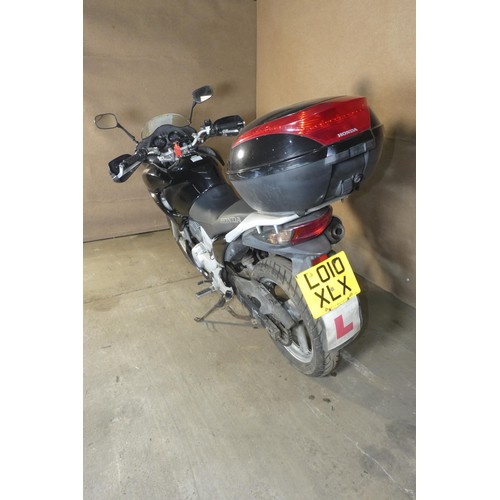 215 - Honda Varadero XL 125 V-9 motorcycle , black, Reg LO10 XLX, 31/07/2010, MoT to 17/08/2024, Mileage 3... 