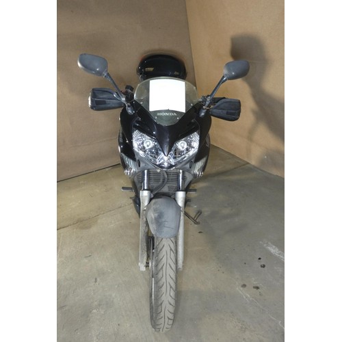 215 - Honda Varadero XL 125 V-9 motorcycle , black, Reg LO10 XLX, 31/07/2010, MoT to 17/08/2024, Mileage 3... 