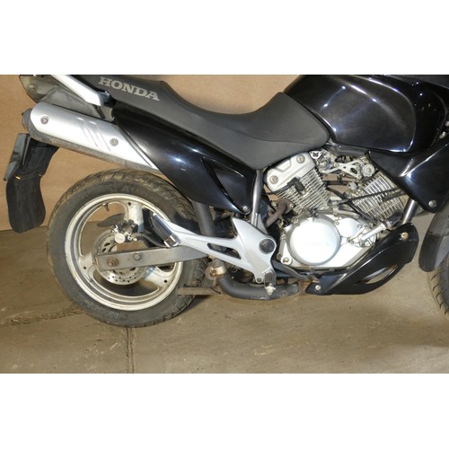 215 - Honda Varadero XL 125 V-9 motorcycle , black, Reg LO10 XLX, 31/07/2010, MoT to 17/08/2024, Mileage 3... 