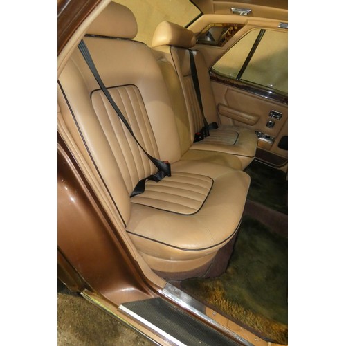 154 - Rolls Royce Silver Spirit Mk 1, “B” 4 dr saloon, Bronze (Nutmeg Brown).   Registration Number B800 B... 