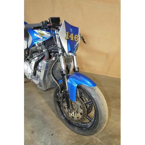 219 - Honda CBR 600 F3, 1998, starts, runs and drives, Ktech front springs, polished and ported head, over... 