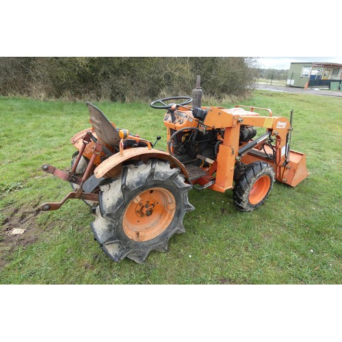 142 - A Kubota B7001, starts runs and drives, comes with Hymari power loader and a 3.5ft bucket, hours not... 