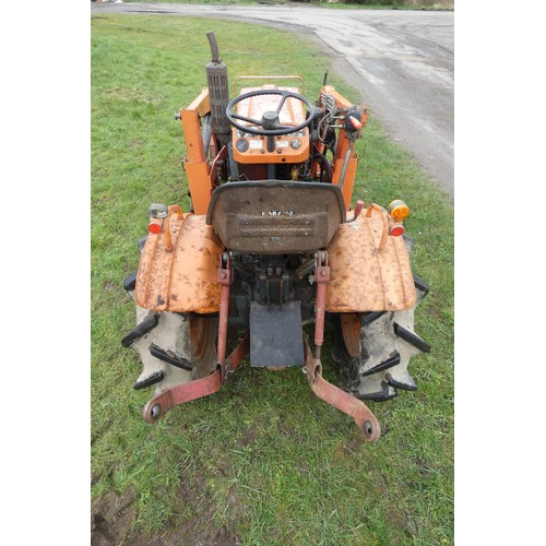 142 - A Kubota B7001, starts runs and drives, comes with Hymari power loader and a 3.5ft bucket, hours not... 