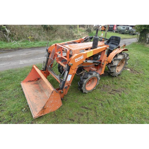 142 - A Kubota B7001, starts runs and drives, comes with Hymari power loader and a 3.5ft bucket, hours not... 