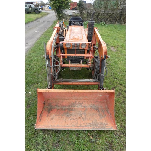 142 - A Kubota B7001, starts runs and drives, comes with Hymari power loader and a 3.5ft bucket, hours not... 