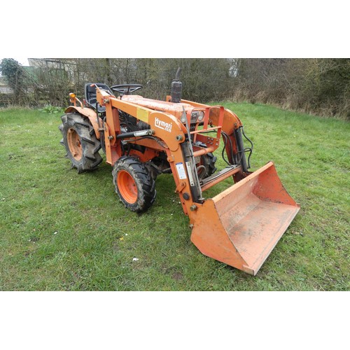 142 - A Kubota B7001, starts runs and drives, comes with Hymari power loader and a 3.5ft bucket, hours not... 