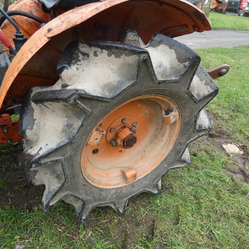 142 - A Kubota B7001, starts runs and drives, comes with Hymari power loader and a 3.5ft bucket, hours not... 